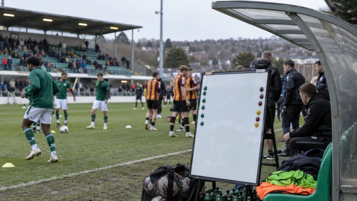 Plymouth kan miste tabelltoppen i direkte duell med Huddersfield