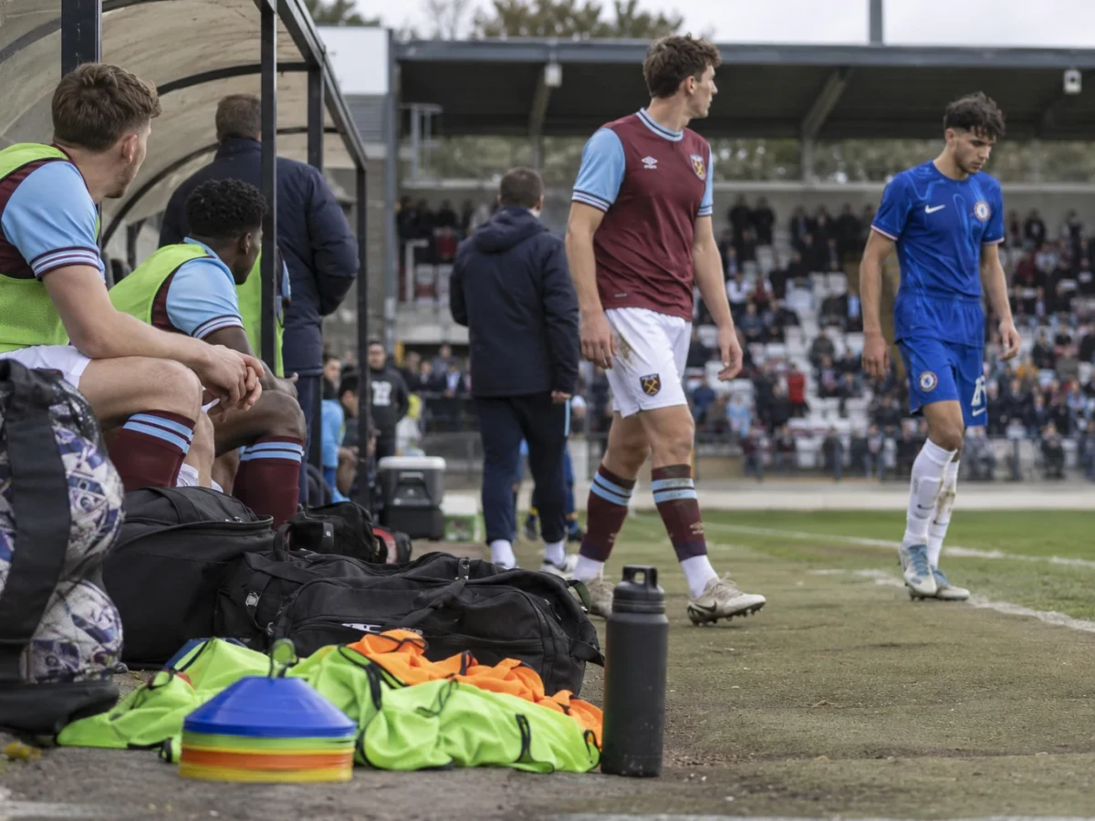 Chelsea holder trykket på City etter seier borte mot West Ham