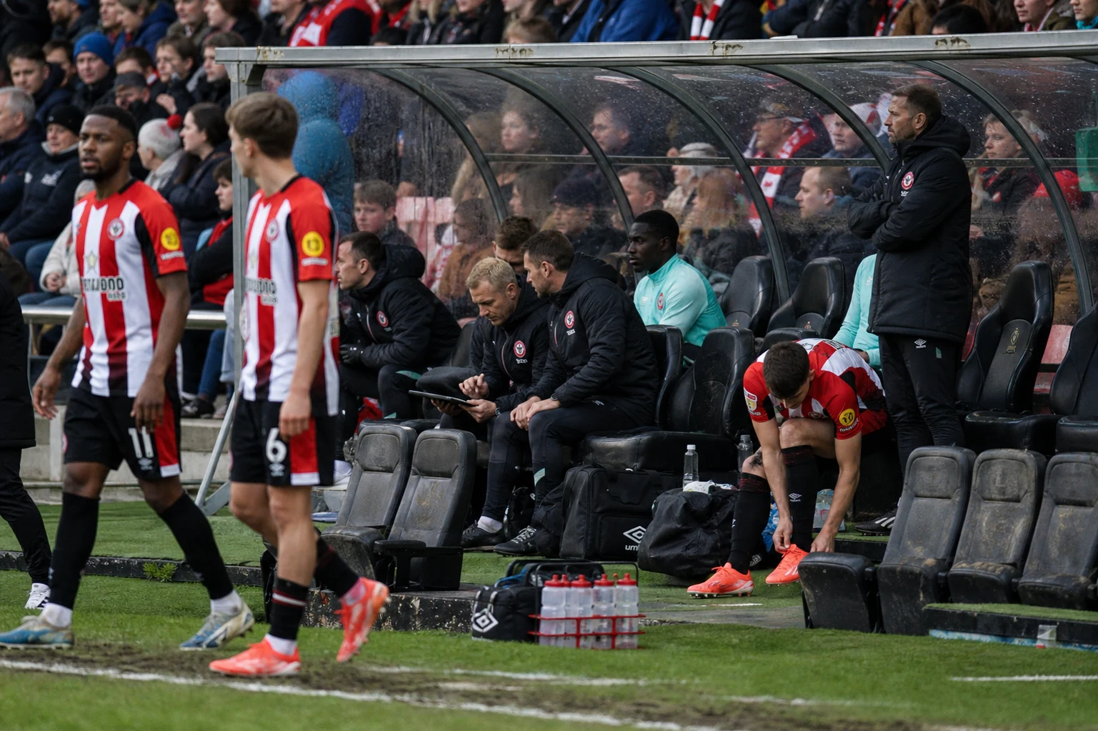 Brentford åpnet sesongen med 3–0-seier over Tottenham